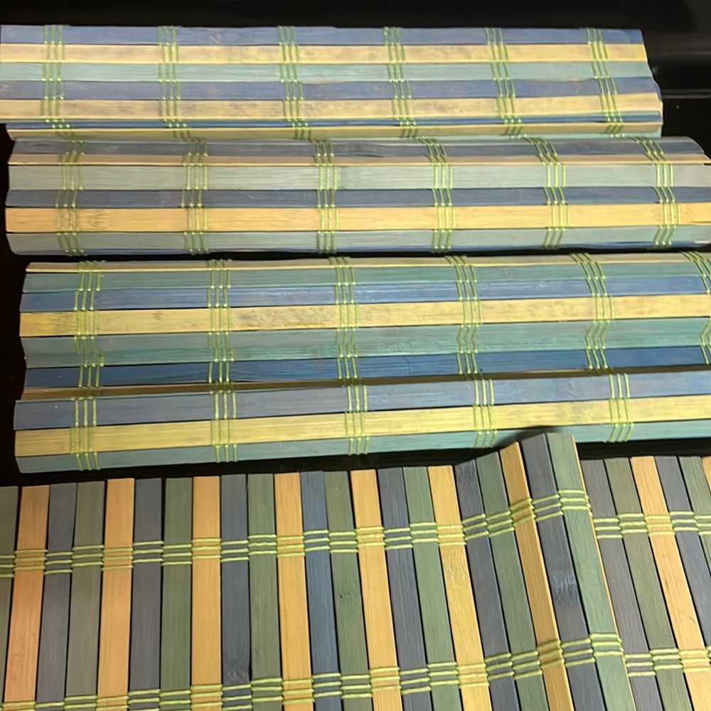 Wooden placemats qty 6 green and blue